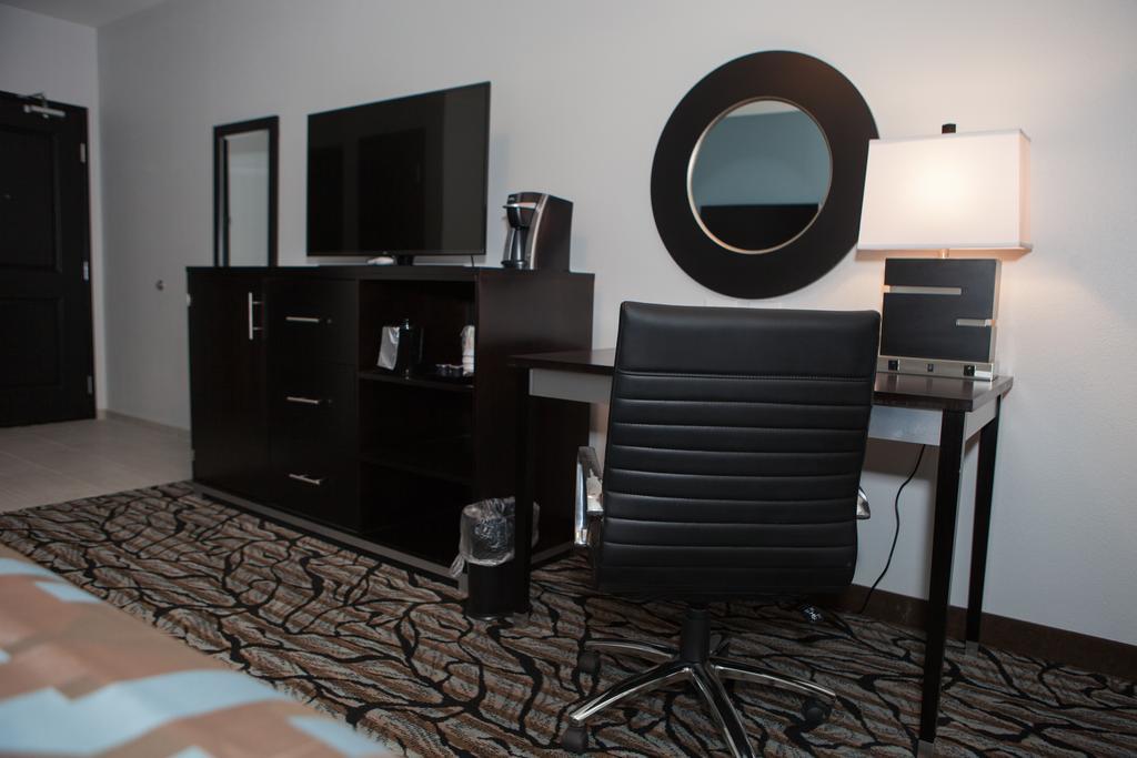 La Quinta Inn & Suites By Wyndham Lubbock Southwest Exteriör bild